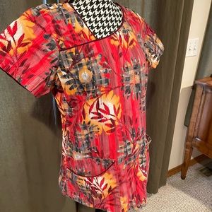 Size small Floral Red Women's 4-Pocket Scrub Top with Asymmetrical neckline!